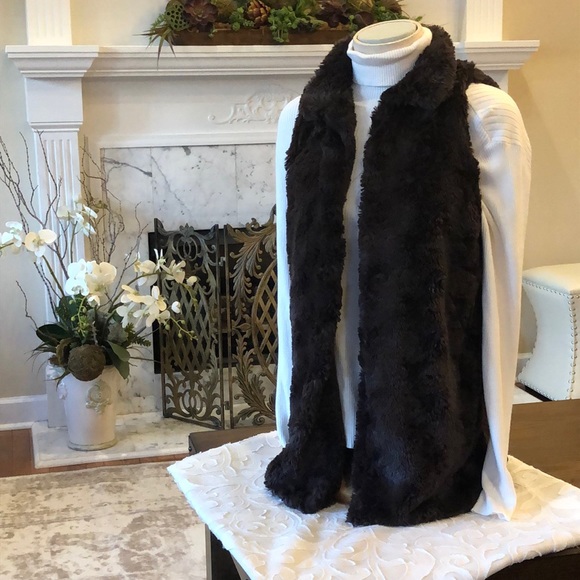 French Laundry faux fur open front vest with collar. Has a subtle shimmer; - Picture 1 of 4